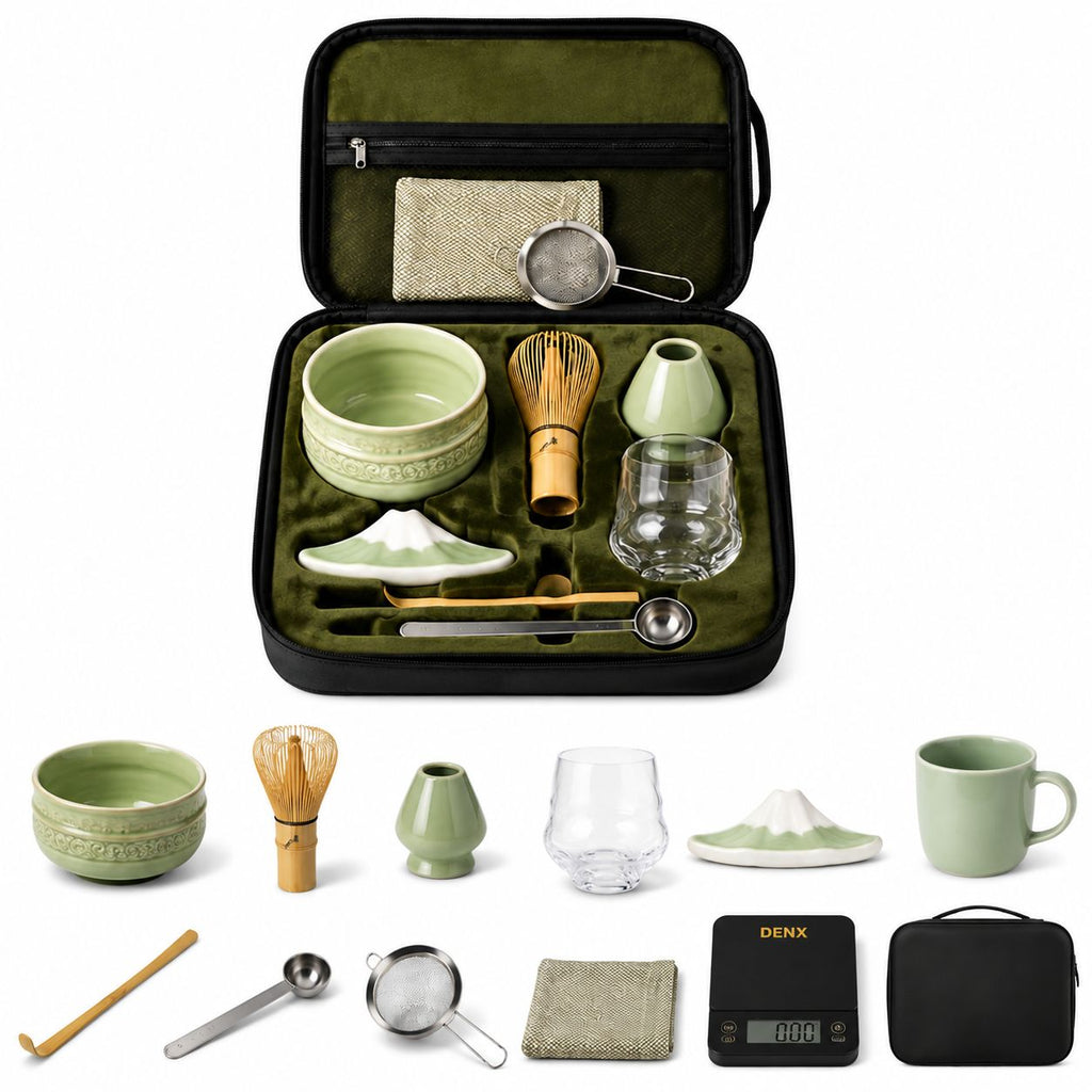 Set à matcha 12-en-1 DENX DX2343 : étui ouvert, bol, fouet en bambou, mug et accessoires